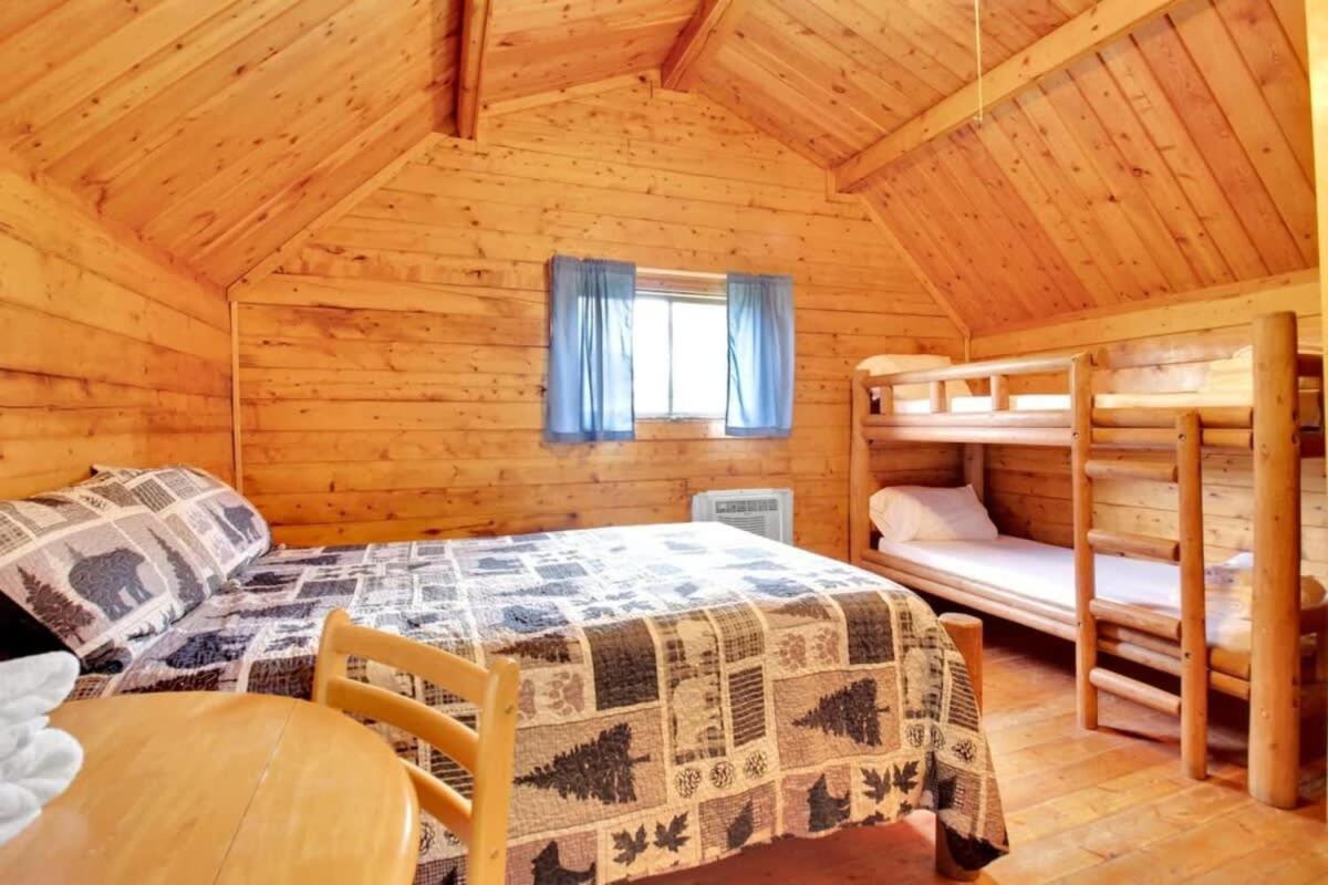 Lovely Rustic Cabin In Bloomington Eksteriør bilde