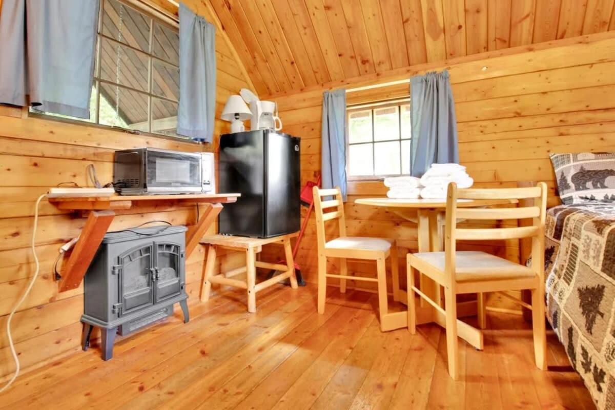 Lovely Rustic Cabin In Bloomington Eksteriør bilde