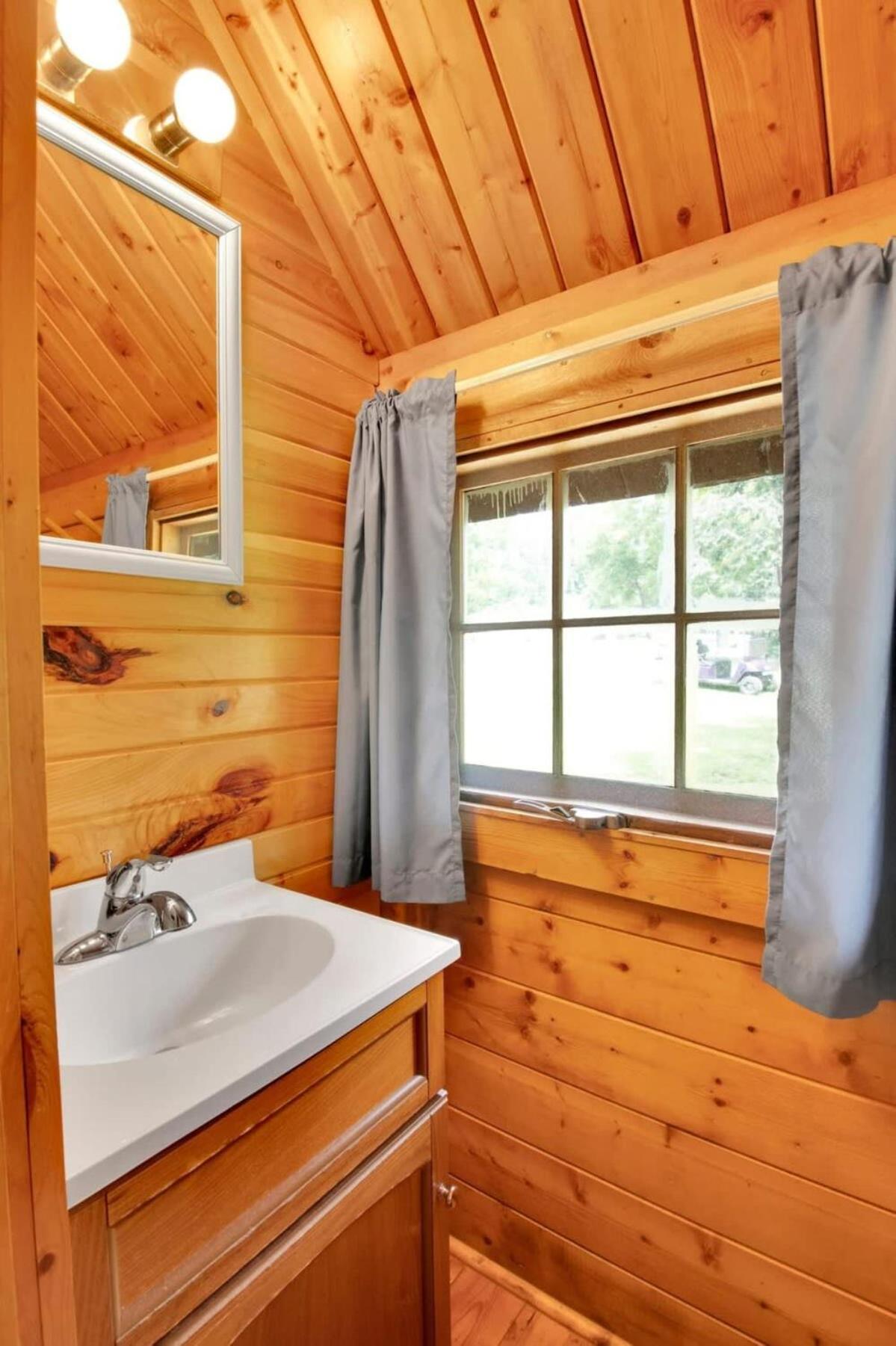 Lovely Rustic Cabin In Bloomington Eksteriør bilde